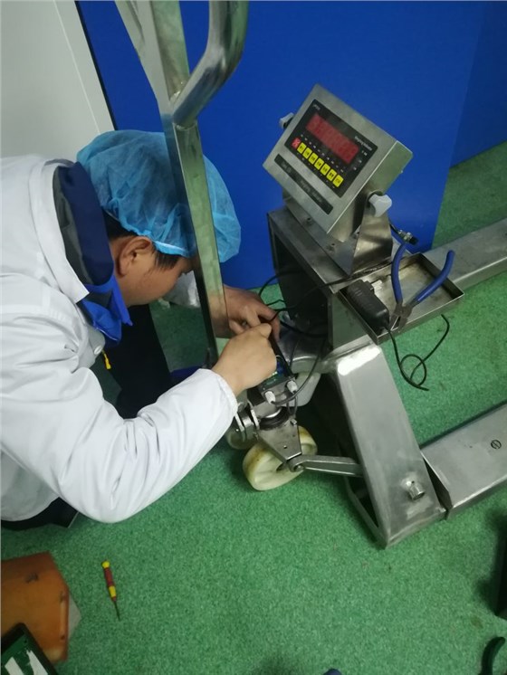 電子叉車秤維修現場