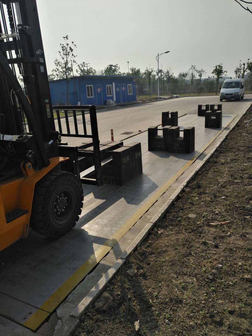 60噸電子地磅計(jì)量檢定現(xiàn)場